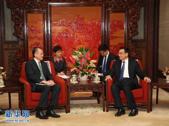 11月28日，中国国务院副总理李克强在北京中南海紫光阁会见世界银行行长金墉。 新华社记者刘卫兵摄 