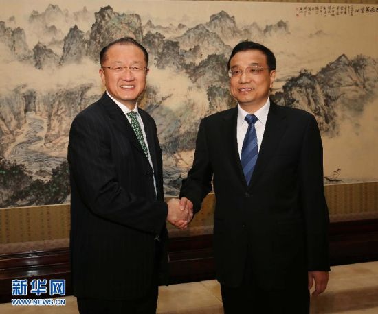  11月28日，国务院副总理李克强在北京中南海紫光阁会见世界银行行长金墉。 新华社记者刘卫兵摄